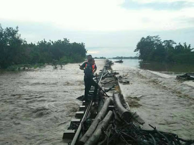 Kereta Api Indonesia Memohon Maaf Atas Gangguan Perjalanan KA Akibat Luapan Sungai Cisanggarung
