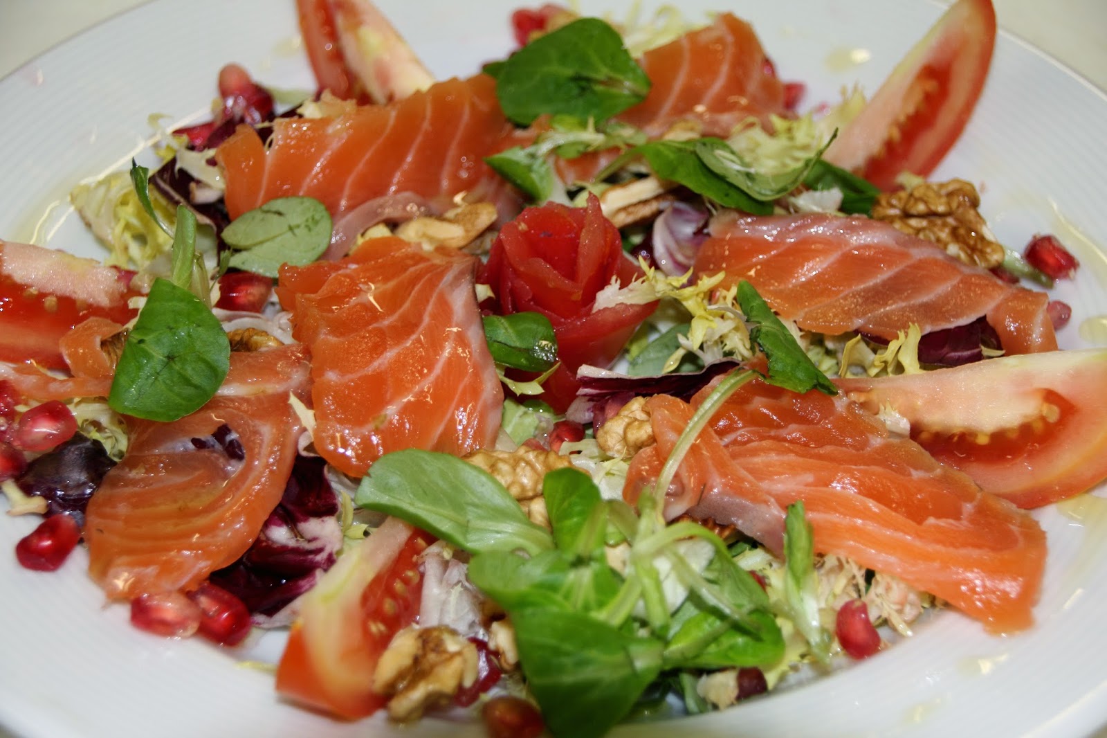 Andosilla Gastronómica ENSALADA DE SALMON MARINADO CON NUECES