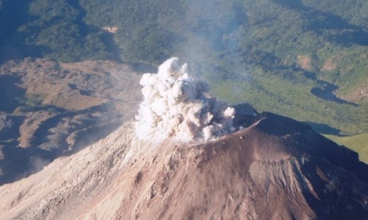 Contoh makalah dan kliping letusan gunung Merapi 2017