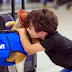 KLM: el genial video del perro Sherlock, el 'devuelve objetos'