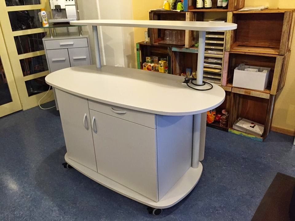 Colour up your office !: Der mobile Kaffeeschrank mit Rollen und