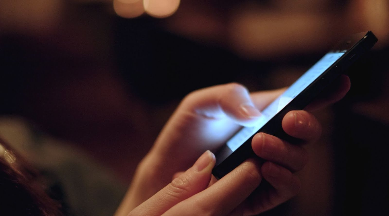 Smartphone blue light exposure may accelerate blindness Eye Health