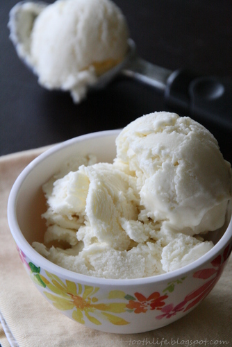 The Sweet {Tooth} Life: Homemade Old Fashioned Vanilla Ice Cream