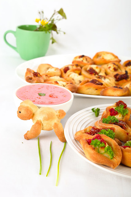 Greckie łódeczki z suszonymi pomidorami i serem. Edyta Guhl. http://dolcevitainmykitchen.blogspot.de