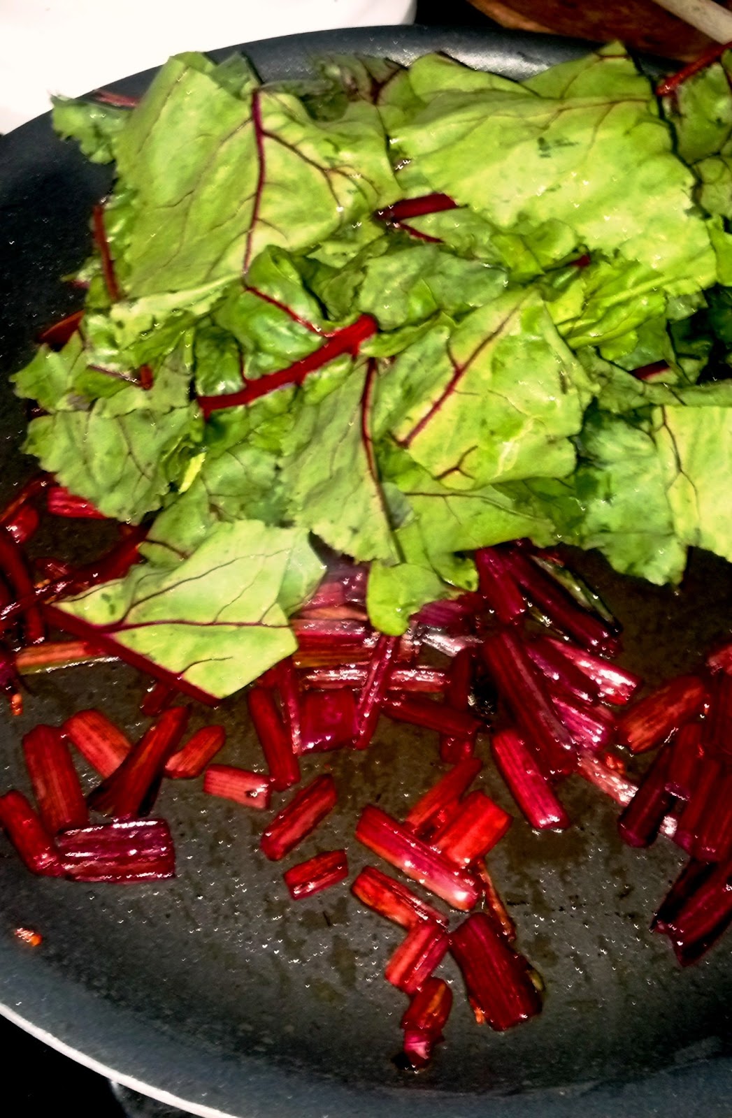 The Trim Tart: How to wash and cook Beet Greens (Sauteed Beet Green recipe)