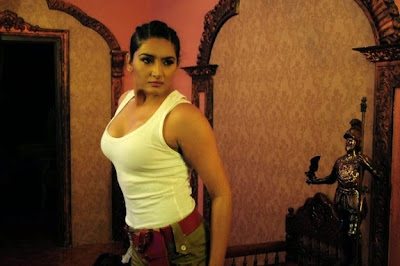 Ragini Dwivedi Malfunction Hot Photos | Ragini Dwivedi Dress Slip
