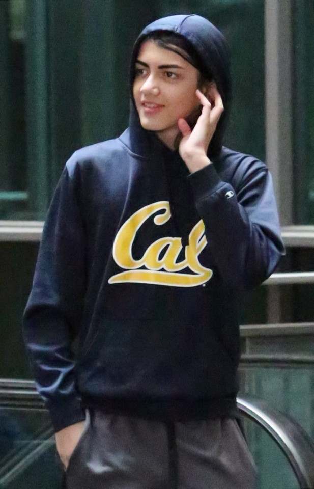 Vídeo Bigi Jackson no cinema (27/11) Prince, Paris e Bigi Brasil