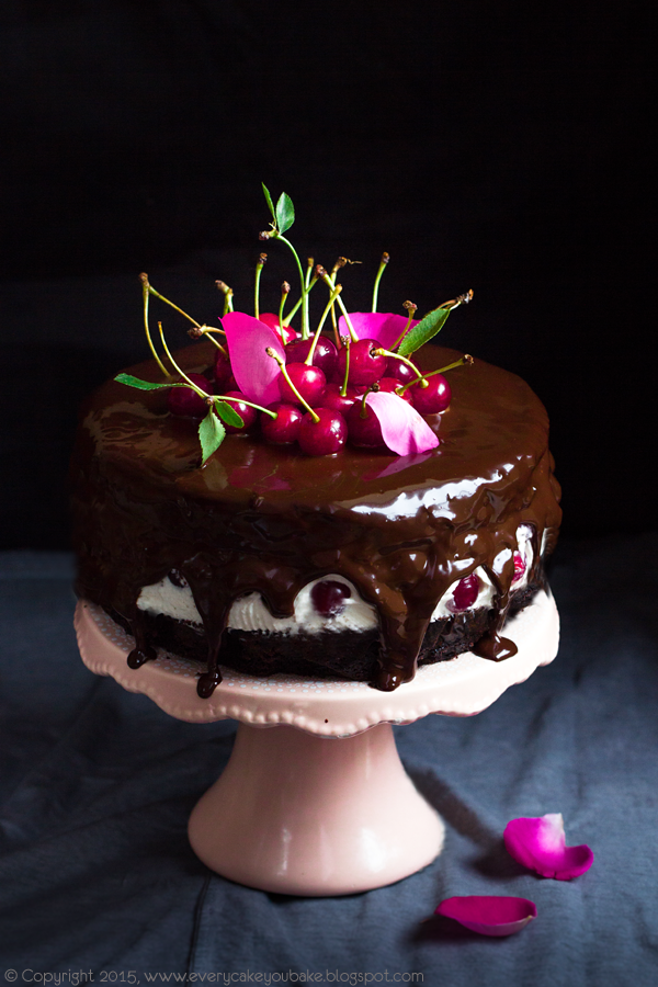 czekoladowy tort wiśniowo-różany z konfiturą różaną