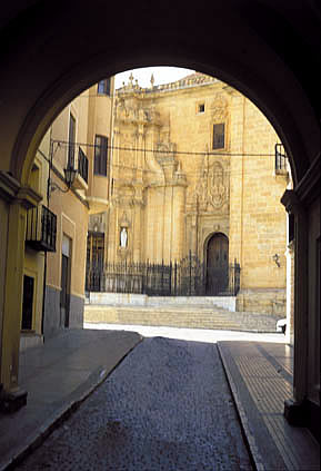 guadix-arco+y+fondo+iglesia.jpg