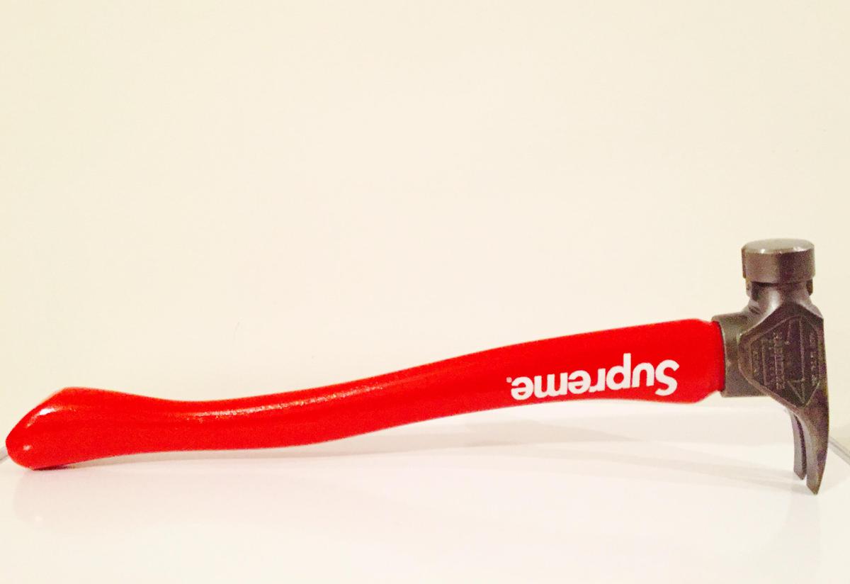 монтировка supreme. топор с красной ручкой. ремонтный молоток. молоток суприм. Supremacy axe.
