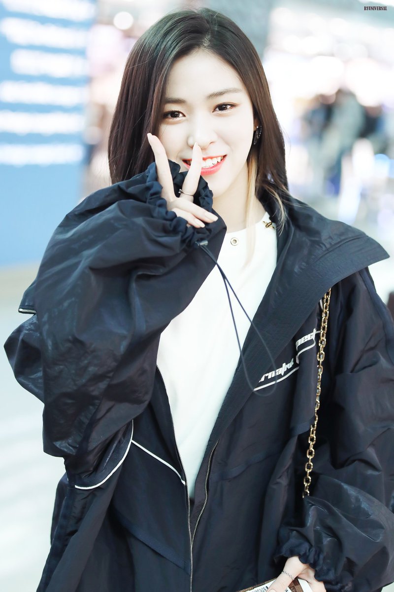 취향저격하던 날의 있지 ITZY 류진 분위기 모음.jpgif | 인스티즈