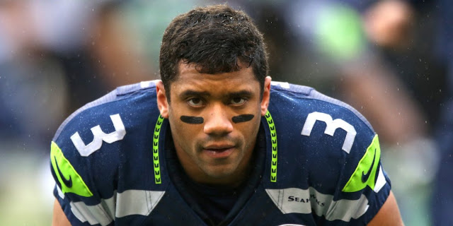 Russell Wilson Memiliki Rahang Yang Tearah Mengikuti Pukulan Karlos Dansby Russell Wilson Memiliki Rahang Yang Tearah Mengikuti Pukulan Karlos Dansby