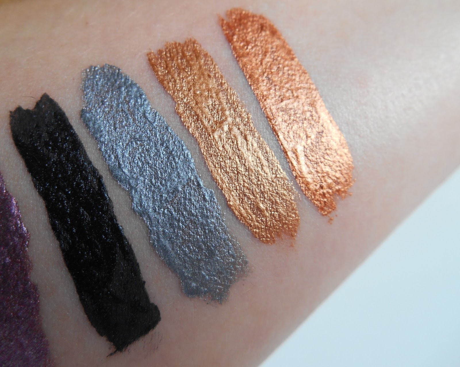 melaecannella Avon LIQUID CHROME Eyeliner Electric Blue, Plum