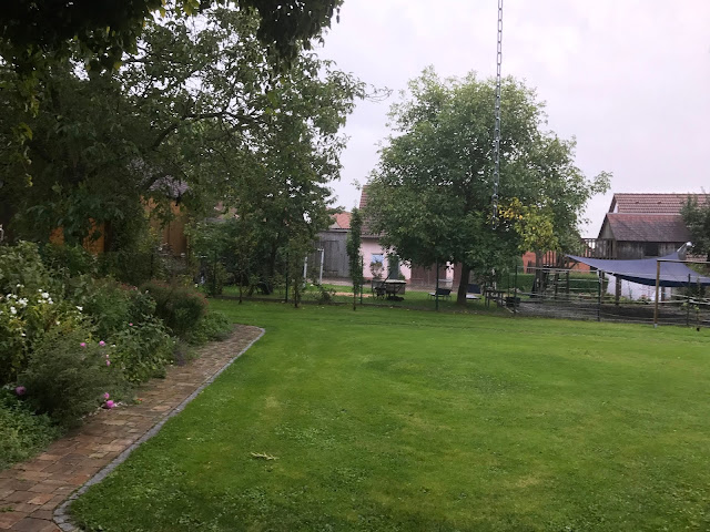 Blick aus dem Carport in die Kälte und den Regen im Garten (c) by Joachim Wenk Blick aus dem Carport in die Kälte und den Regen im Garten (c) by Joachim Wenk