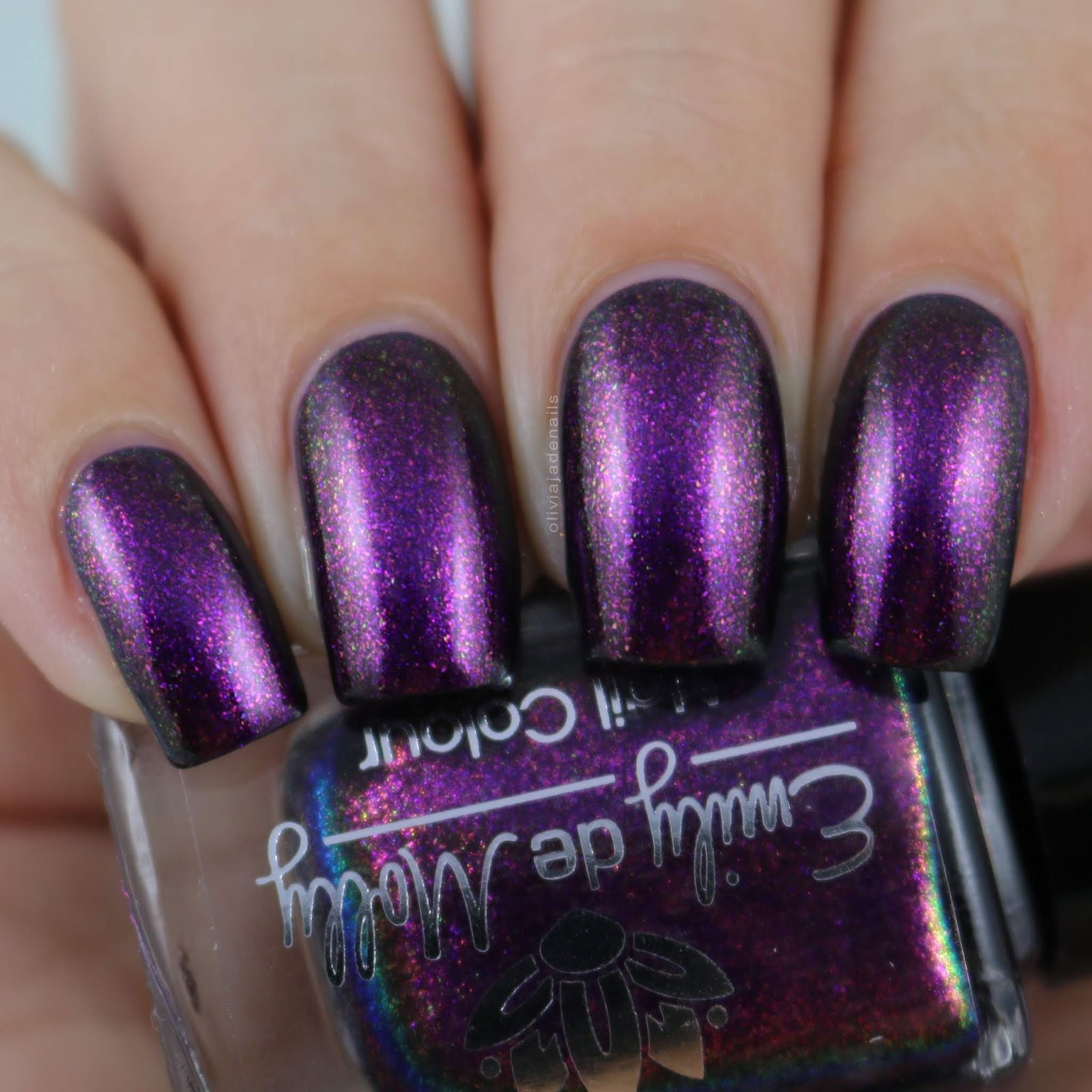 Emily de Molly Charismatic Puzzle swatched by Olivia Jade Nails