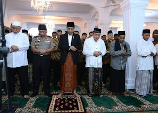 HUKUMnya Syair puji pujian sebelum shalat berjama'ah HUKUMnya Syair puji pujian sebelum shalat berjama'ah