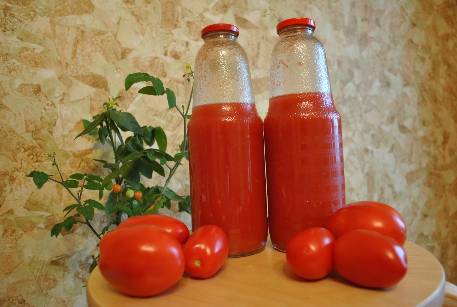 Можно ли томатный сок при диабете 2. Tomatnii Sok. Томатный сок на зиму. Помидоры в томатном соке. Томатный сок домашний.