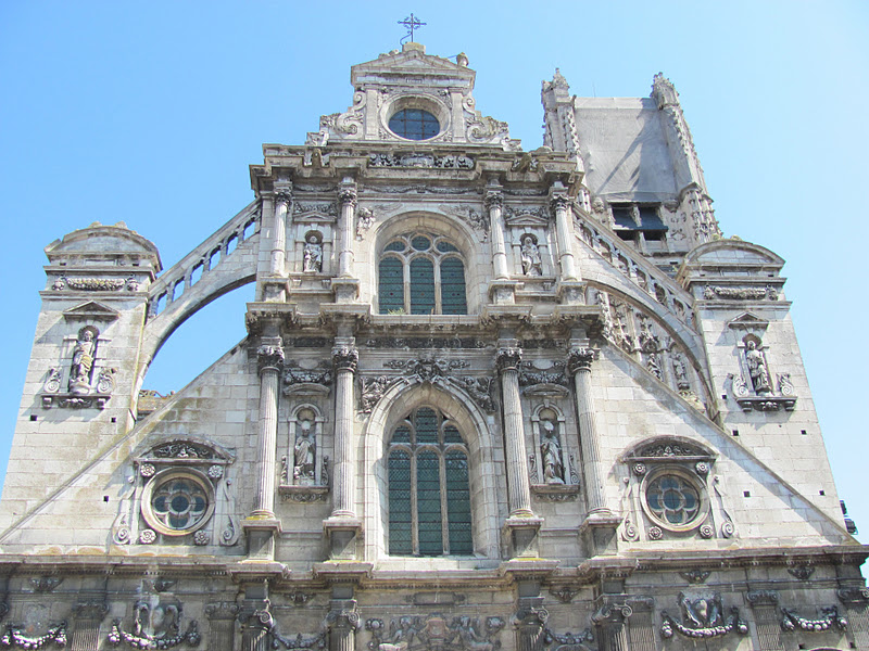 Blythe Dolls' Bon Voyage Auxerre the Église SaintEusèbe