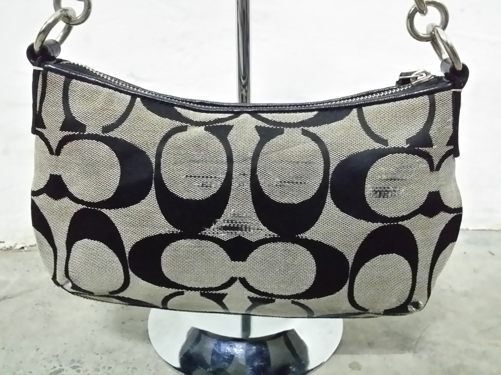 d0rayakEEbaG Authentic Coach Signature Small Handbag BLACK(SOLD)