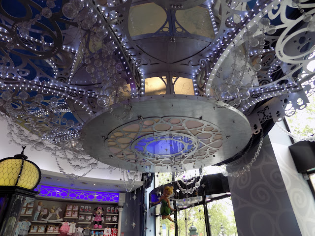 Photo tour Disney Store Champs-Elysee, Paris
