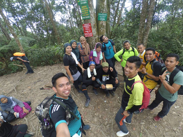 Hiking di Gunung Berembun Jelebu Hiking di Gunung Berembun Jelebu