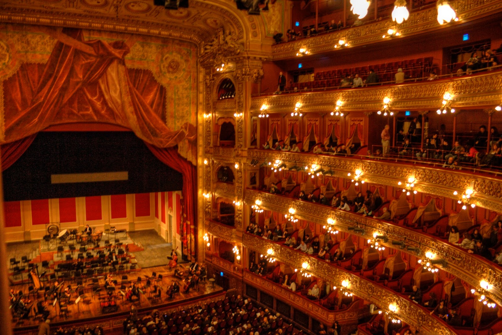 O TEATRO COLÓN DE BUENOS AIRES E AS PRÉVIAS PARA AS TEMPORADAS