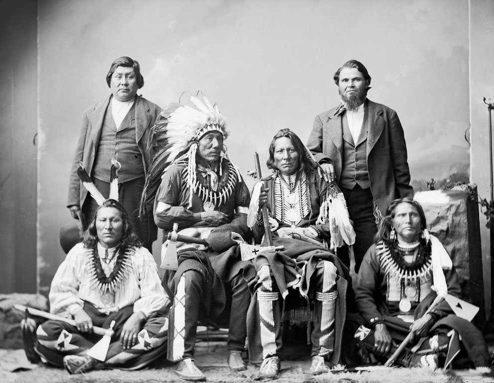 Народы северной америки индейцы. Индейцы Сиу. Индейцы Северной Америки Сиу. Гуроны Делавары. Племя Сиу индейцы.