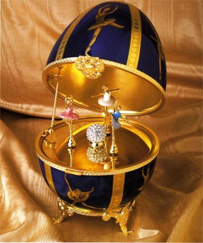 Foto de um Ovo de Fabergé - Bailarinas Foto de um Ovo de Fabergé - Bailarinas