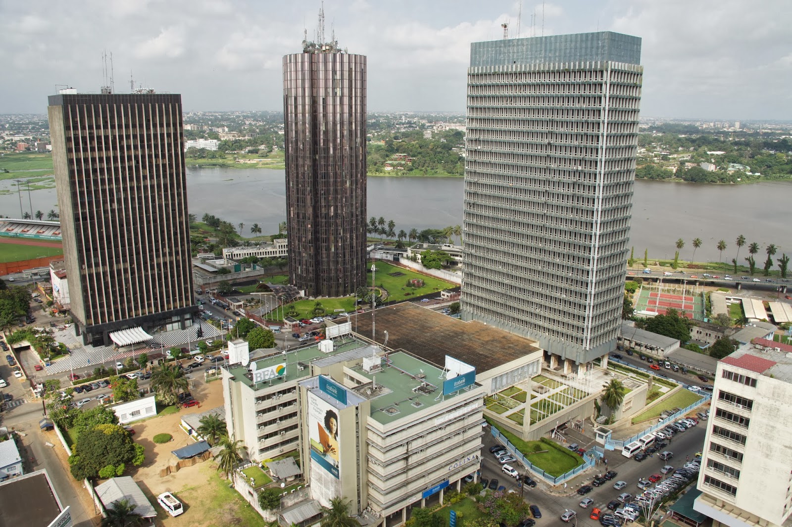 18 mois au pays des éléphants ABIDJAN, PHOTOS PRISES DU HAUT D'UNE
