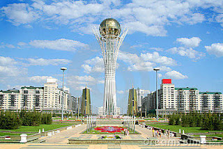 La tour Bayterek à Astana, littéralement le grand peuplier 
