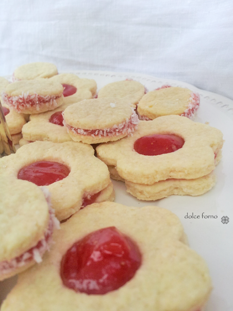 gelatina, confettura e biscotti