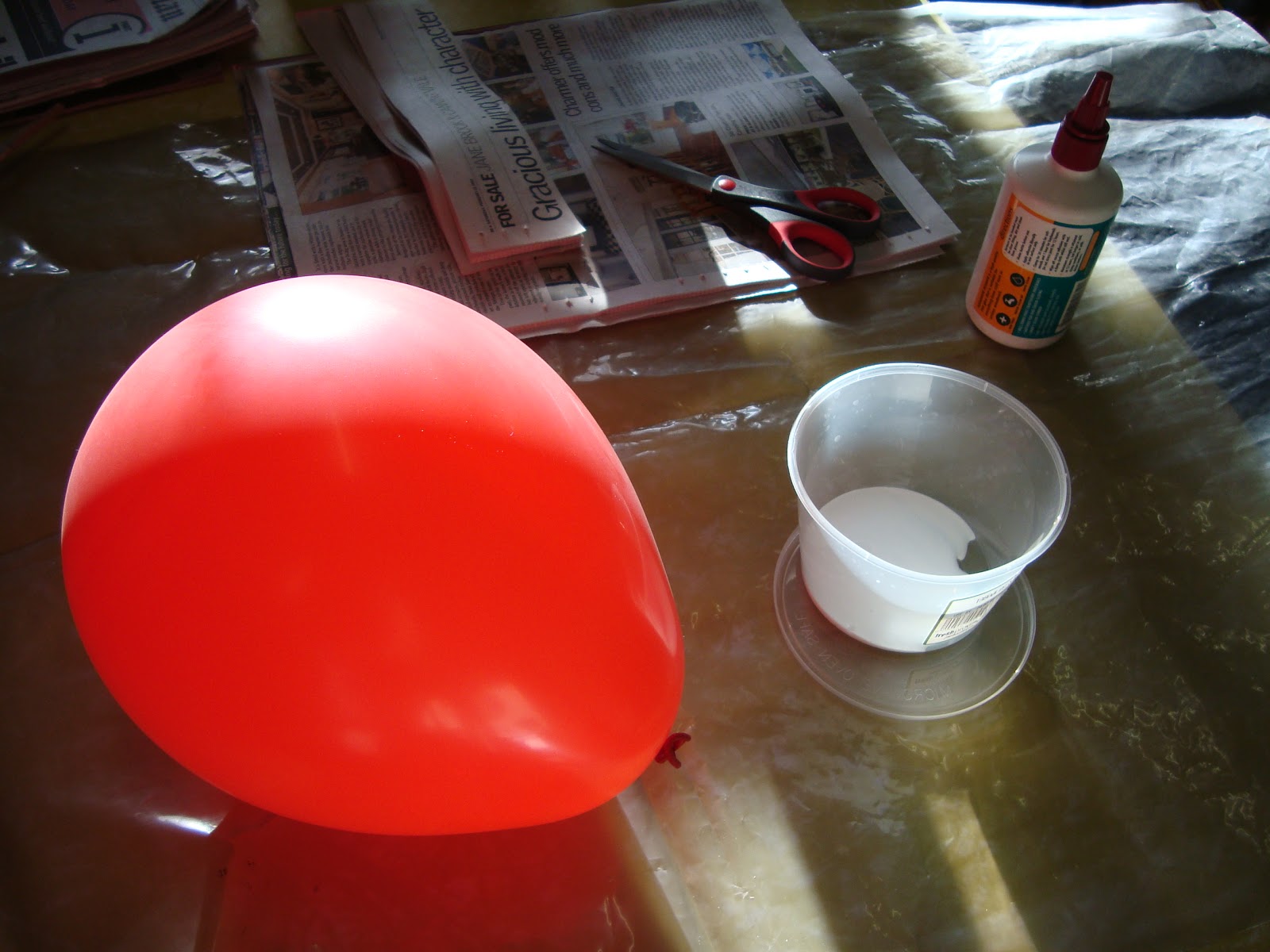 маска из бумаги папье-маше. папье-маше. папье маше маска туалетная бумага. слайм без клея и тетрабората и крахмала. как сделать маску без клея пва.