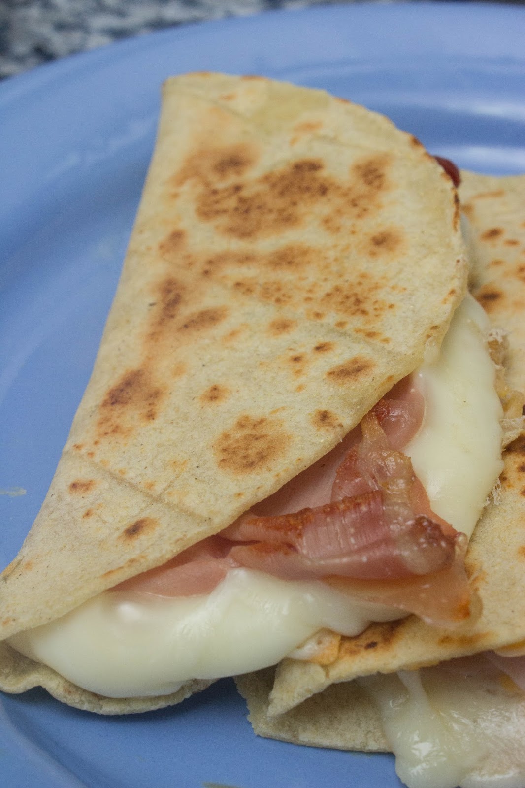 Quesadillas de quesos con pavo y jamón serrano sin gluten El Baúl de