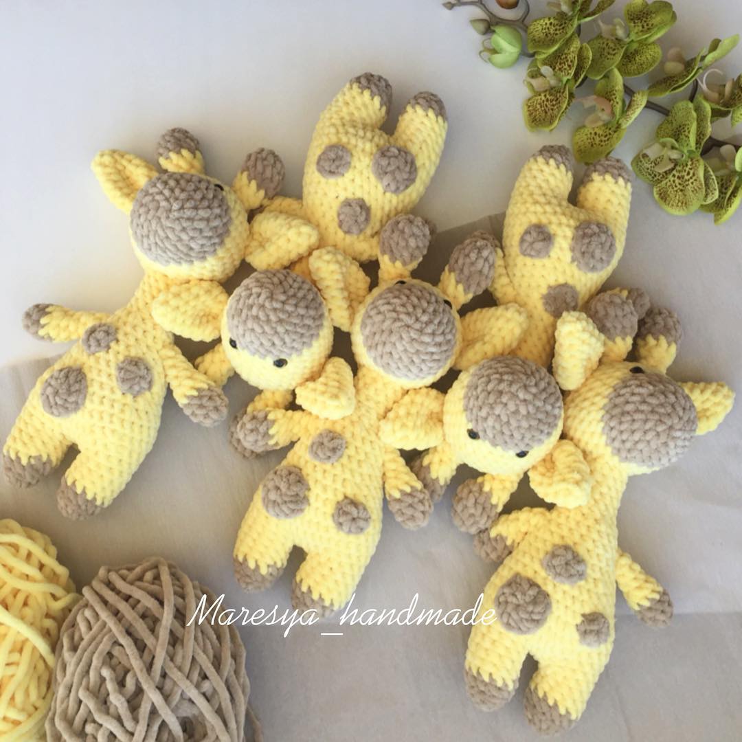 Amigurumi giraffe crochet plush toy