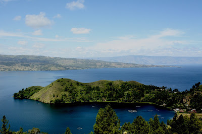 Pemandangan Sekitar Danau Toba