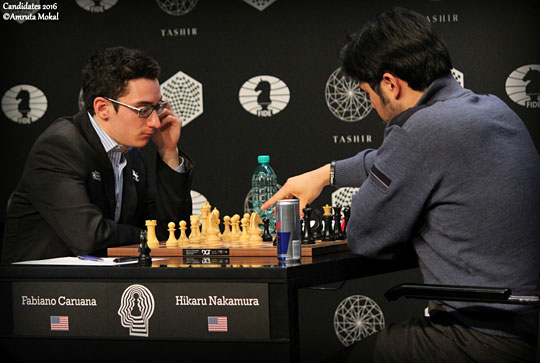 La partie d'échecs entre les deux américains Caruana et Nakamura de la ronde 8 - Photo © Amruta Mokal