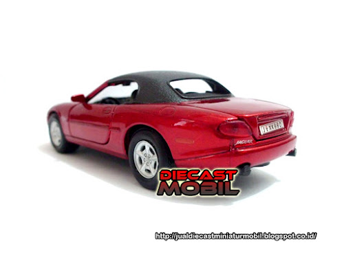 Jaguar XK8 Red Jaguar XK8 Red