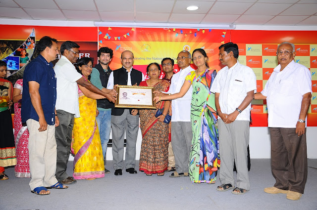 Harish Award for highest eye collection - DOddaballapur Eye Collection Centre Harish Award for highest eye collection - DOddaballapur Eye Collection Centre