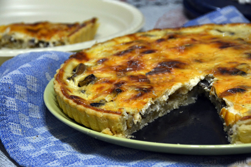 Con DeLight עם תענוג אוכל, טיולים ועוד קיש בצל ופטריות Onion and