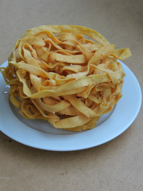 Potato ribbon pakoda, aloo pakoda Potato ribbon pakoda, aloo pakoda