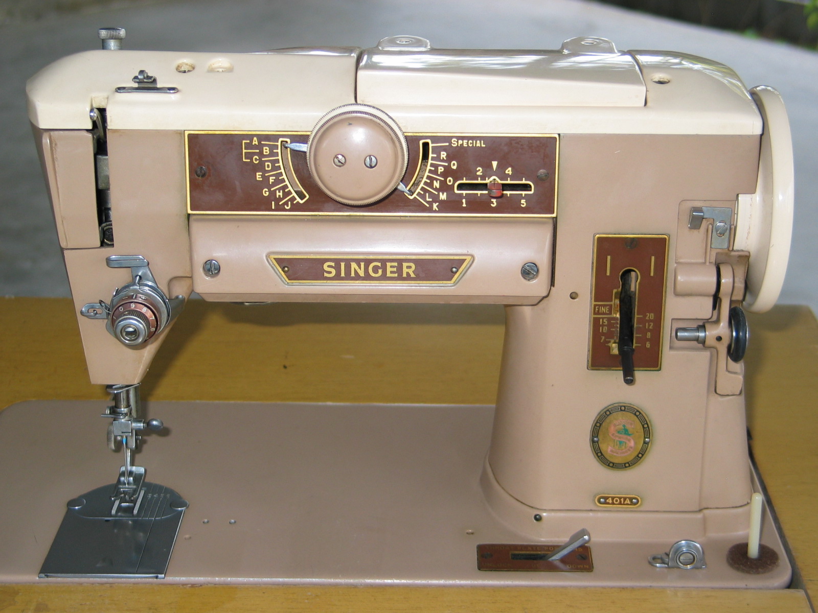 Daves Mid Century Stuff Singer 401A Slant O Matic Sewing Machine Daves Mid Century Stuff Singer 401A Slant O Matic Sewing Machine