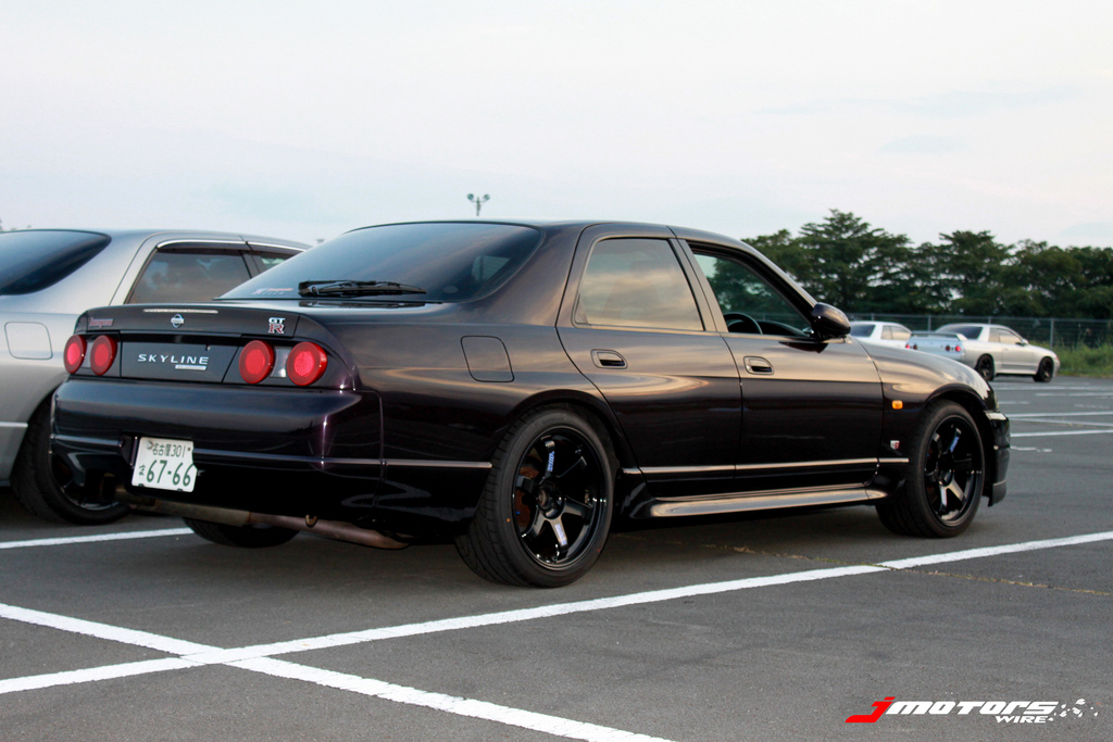 Nissan skyline r33 sedan
