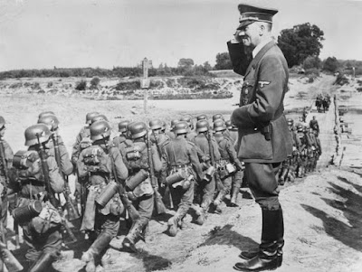 Hitler y sus tropas