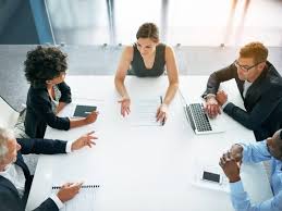 bom líder em reunião