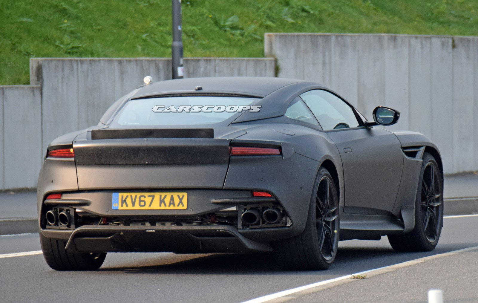 Aston-Martin-Vanquish-8.jpg