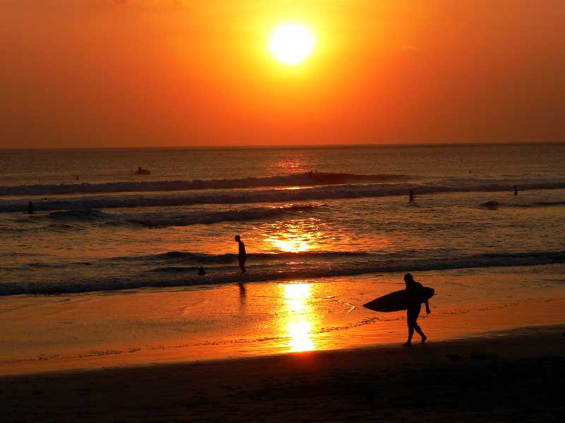 Pantai Kuta Bali Pesona Pantai Pasir Putih dengan Sunset Pantai Kuta Bali Pesona Pantai Pasir Putih dengan Sunset