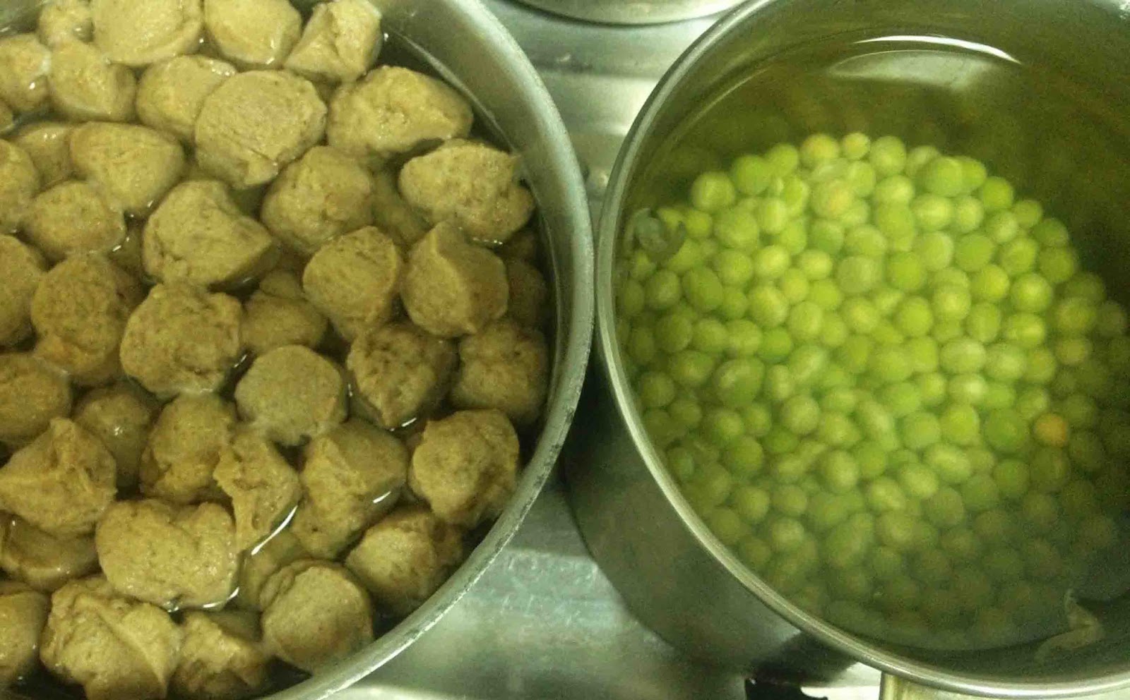 SOYA CHUNKS RECIPE SOYA MATAR GRAVY / SOYA BEANS CHUNKS GRAVY