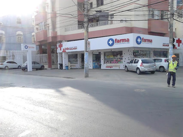 O ponto de ônibus nesse local é um absurdo! O ponto de ônibus nesse local é um absurdo!