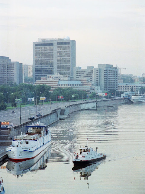 вид с моста Багратион, Краснопресненская набережная, Москва-река, Центр международной торговли