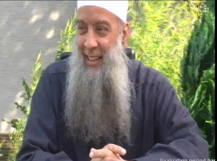 الحويني يطلق فتوي اثارت متابعيها بشأن ارتداء الرجل للبنطال في الصلاة